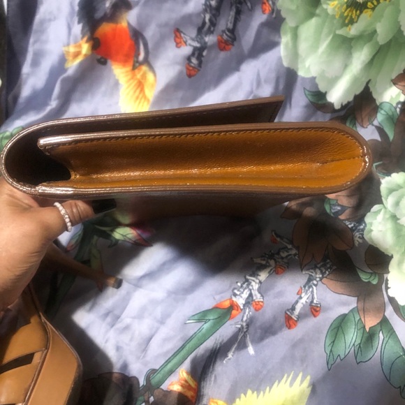 Large Yves Saint Laurent Brown Leather Clutch with patent leather - Picture 4 of 12